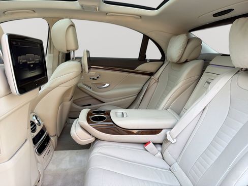 Used 2017 Mercedes-Benz S 550 4MATIC Sedan w/ Premium Package image 27