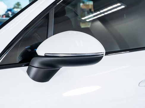 Used 2023 Porsche Cayenne Platinum Edition image 21