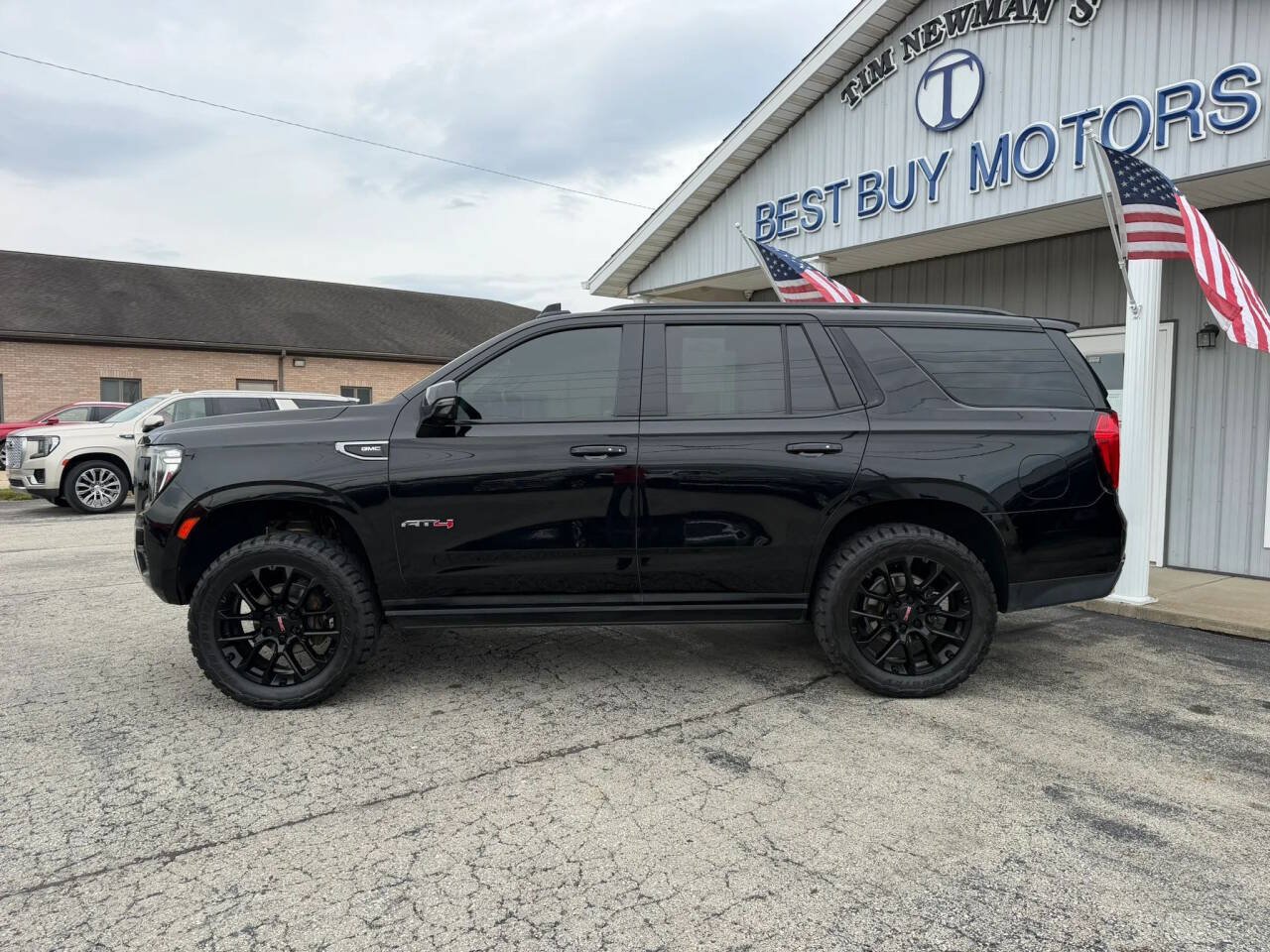 Used 2021 GMC Yukon AT4 w/ AT4 Premium Plus Package AWD/4WD image 2
