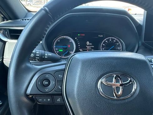Used 2023 Toyota Venza XLE AWD/4WD image 16