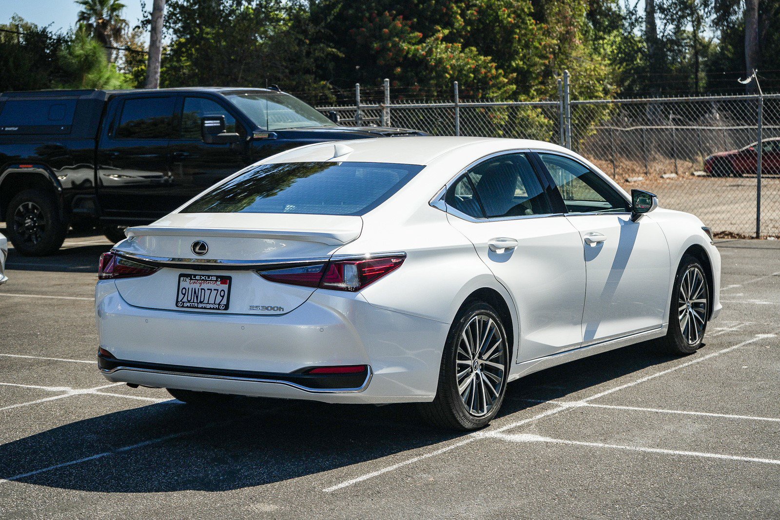Used 2025 Lexus ES 300h w/ Premium Package FWD image 6