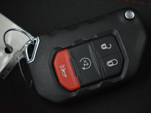 Used 2021 Jeep Wrangler Unlimited Rubicon w/ Dual Top Group image 34