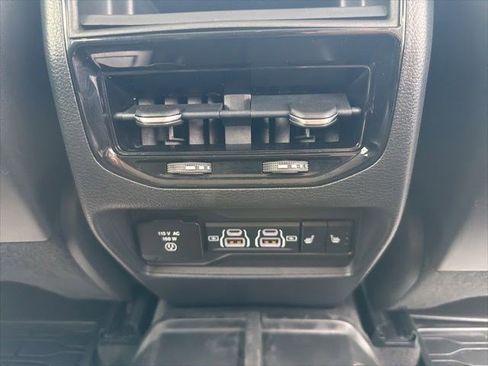 Used 2022 Jeep Grand Cherokee Limited AWD/4WD image 29