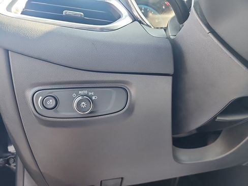 Used 2020 Chevrolet Equinox LS w/ LS Convenience Package FWD image 24