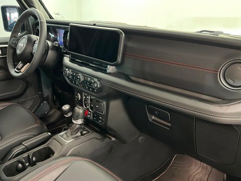 Certified 2025 Jeep Gladiator Rubicon image 23