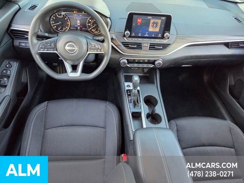 Used 2025 Nissan Altima 2.5 SV image 15