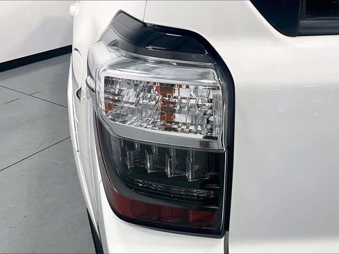 Used 2019 Toyota 4Runner TRD Off-Road Premium AWD/4WD image 31