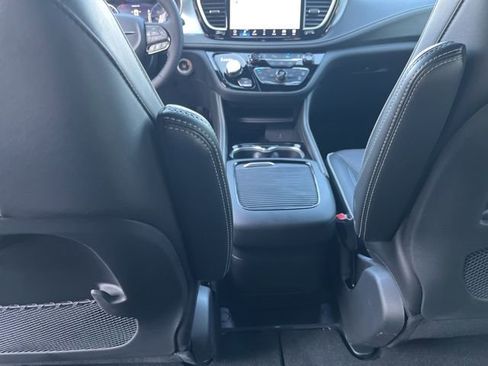 New 2026 Chrysler Pacifica Limited w/ S Appearance Package image 16