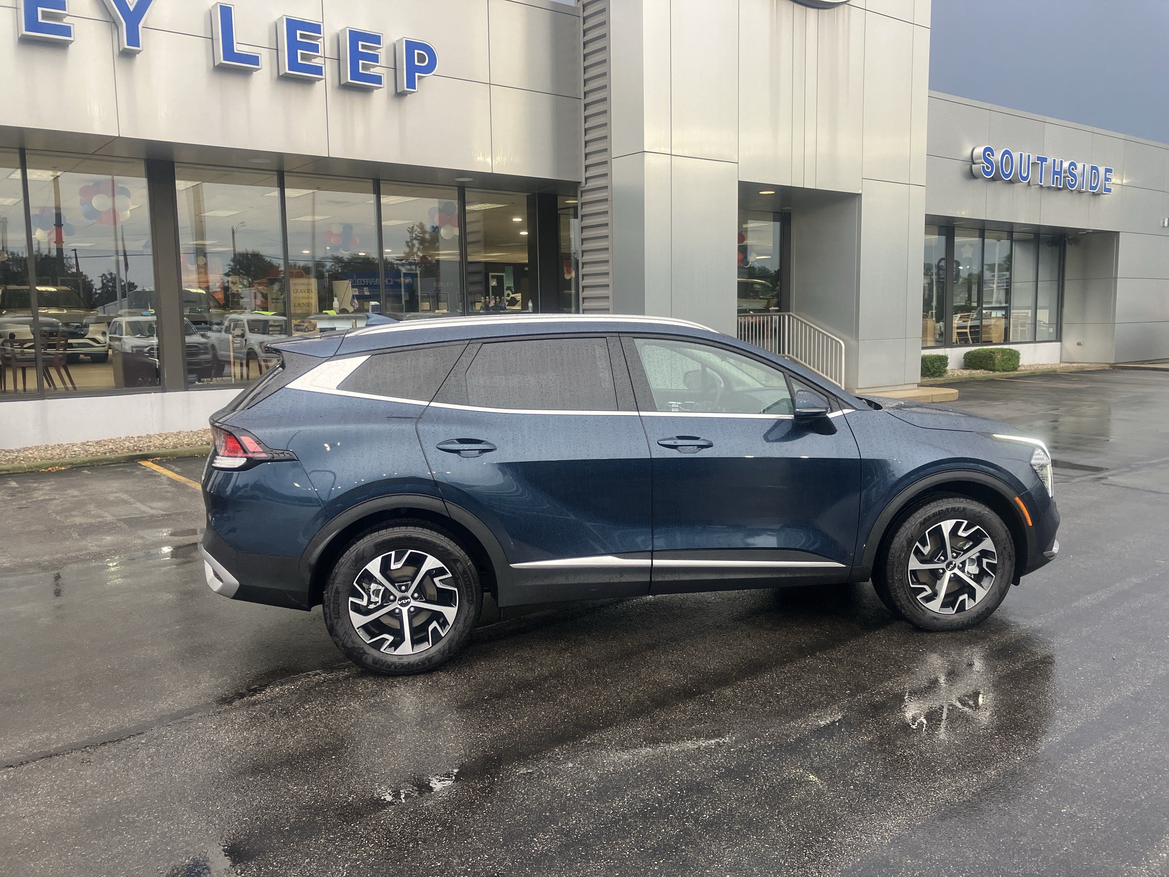 Used 2025 Kia Sportage EX AWD/4WD image 8