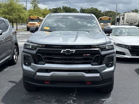 Used 2025 Chevrolet Colorado Z71 w/ Technology Package AWD/4WD image 3