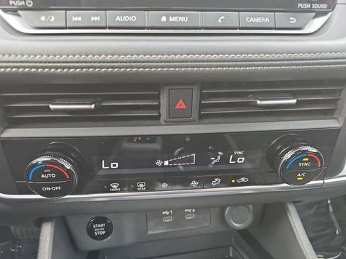 Used 2025 Nissan Rogue SV FWD image 4