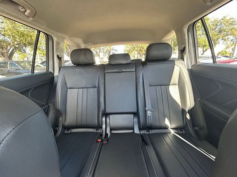 Used 2022 Volkswagen Tiguan SE image 13