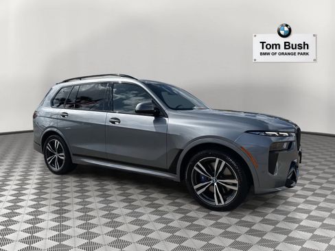 Used 2025 BMW X7 xDrive40i w/ M Sport Package image 3