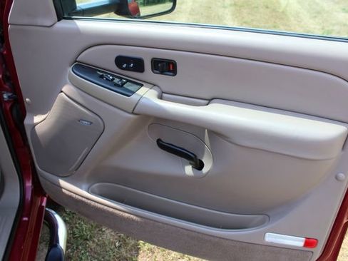 Used 2004 Chevrolet Silverado 2500 LT AWD/4WD image 32