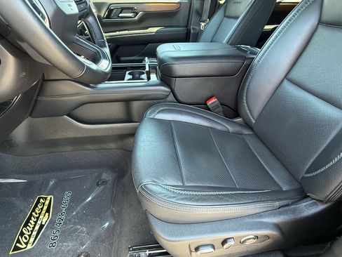 Used 2025 GMC Yukon Denali AWD/4WD image 13