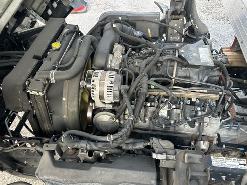 Used 2018 Isuzu NPR RWD image 21