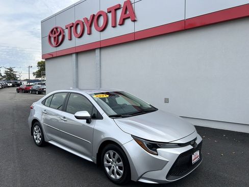 Used 2021 Toyota Corolla LE image 1
