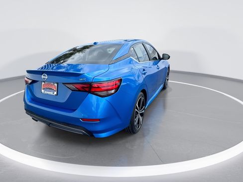 Used 2022 Nissan Sentra SR w/ SR Premium Package FWD image 4