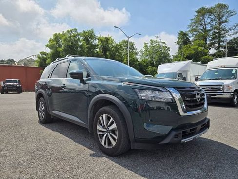 Used 2024 Nissan Pathfinder SL AWD/4WD image 2