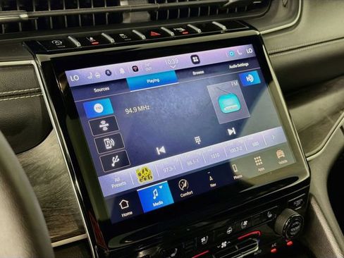 Used 2024 Jeep Grand Cherokee Limited w/ Luxury Tech Group II AWD/4WD image 15