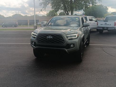 Used 2023 Toyota Tacoma TRD Off-Road w/ Advanced Technology Package AWD/4WD image 12