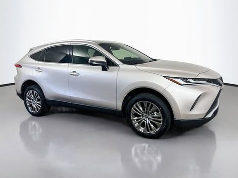 Used 2022 Toyota Venza XLE AWD/4WD image 23