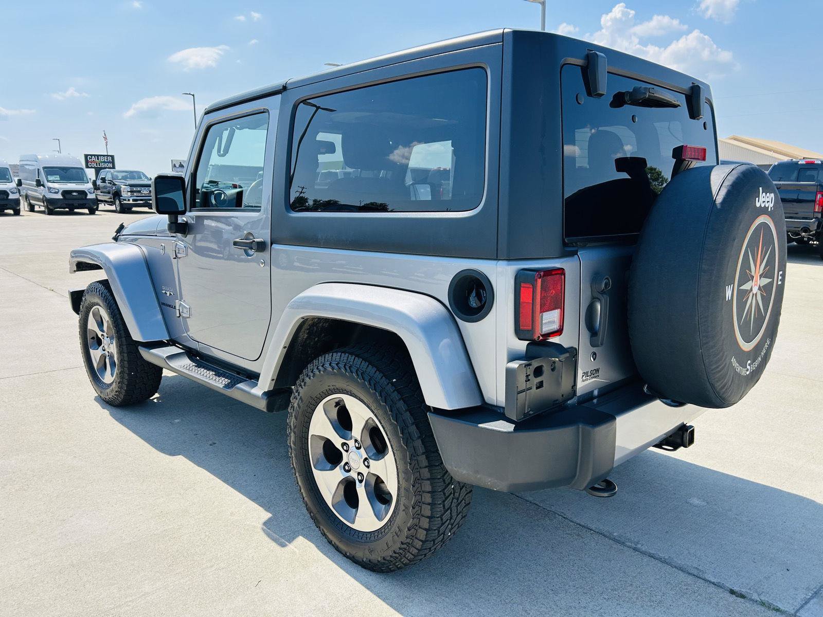 Used 2017 Jeep Wrangler Sahara w/ Connectivity Group AWD/4WD image 26