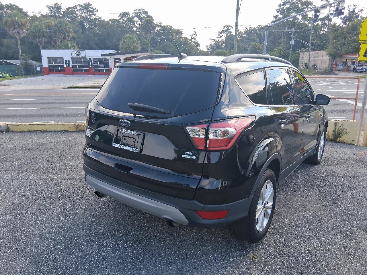 Used 2017 Ford Escape SE w/ Equipment Group 201A AWD/4WD image 4