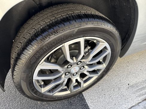 Used 2024 GMC Terrain Denali w/ Denali Premium Package image 10