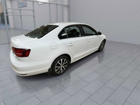 Used 2017 Volkswagen Jetta SE image 8