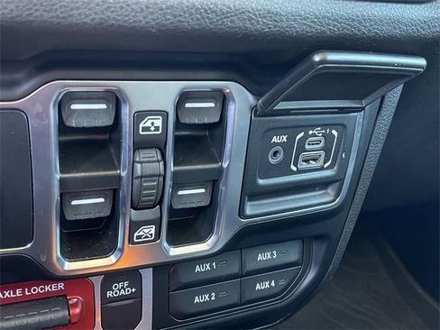 Used 2024 Jeep Wrangler Unlimited image 20