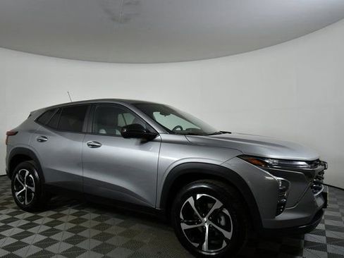 Used 2025 Chevrolet Trax RS w/ Driver Confidence Package image 9