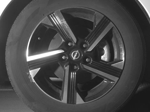 Used 2025 Nissan Sentra SV FWD image 13