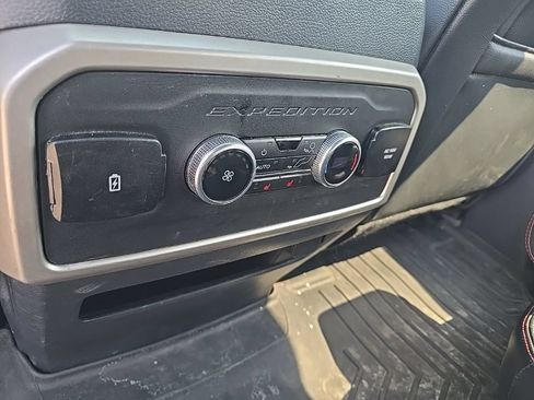 Used 2022 Ford Expedition Max Limited AWD/4WD image 10