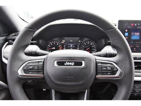 Used 2024 Jeep Compass Latitude AWD/4WD image 16