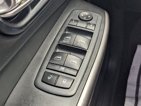 Used 2021 Jeep Cherokee Latitude Lux w/ Comfort/Convenience Group image 19