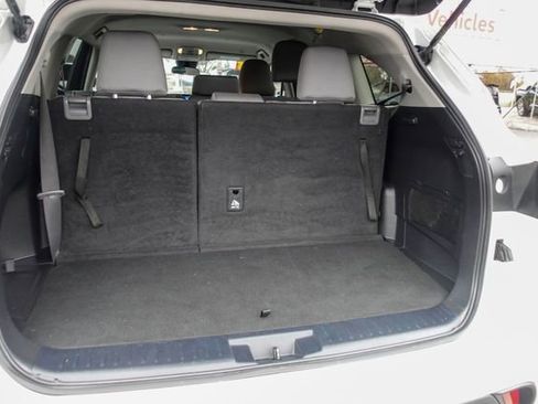 Certified 2023 Toyota Highlander L image 33