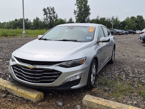 Used 2021 Chevrolet Malibu LT FWD image 1