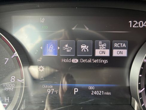 Used 2025 Toyota Highlander LE FWD image 37