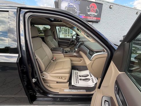 Used 2019 Chevrolet Tahoe LT w/ Luxury Package AWD/4WD image 28