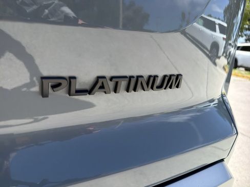 Used 2024 Nissan Pathfinder Platinum w/ Black Appearance Package FWD image 11