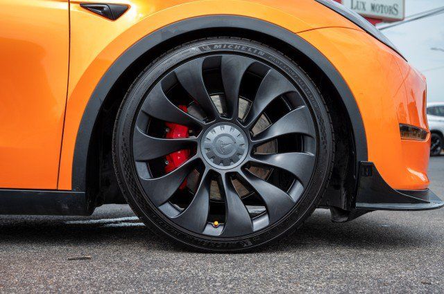 Used 2022 Tesla Model Y Performance AWD/4WD image 16