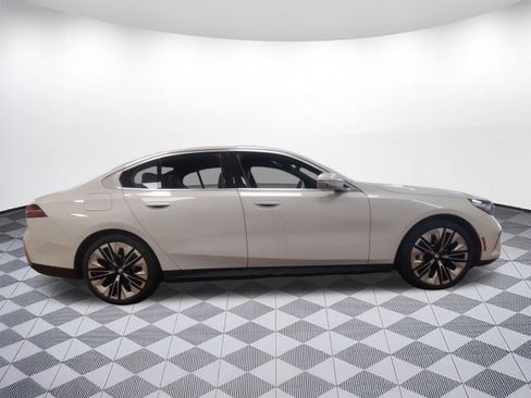 Certified 2024 BMW 530i xDrive 530i xDrive w/ Premium Package image 6