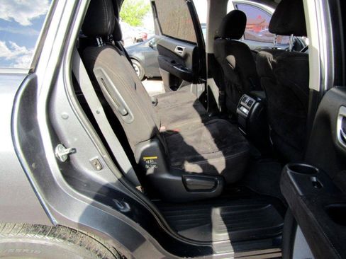 Used 2014 Nissan Pathfinder SV AWD/4WD image 19