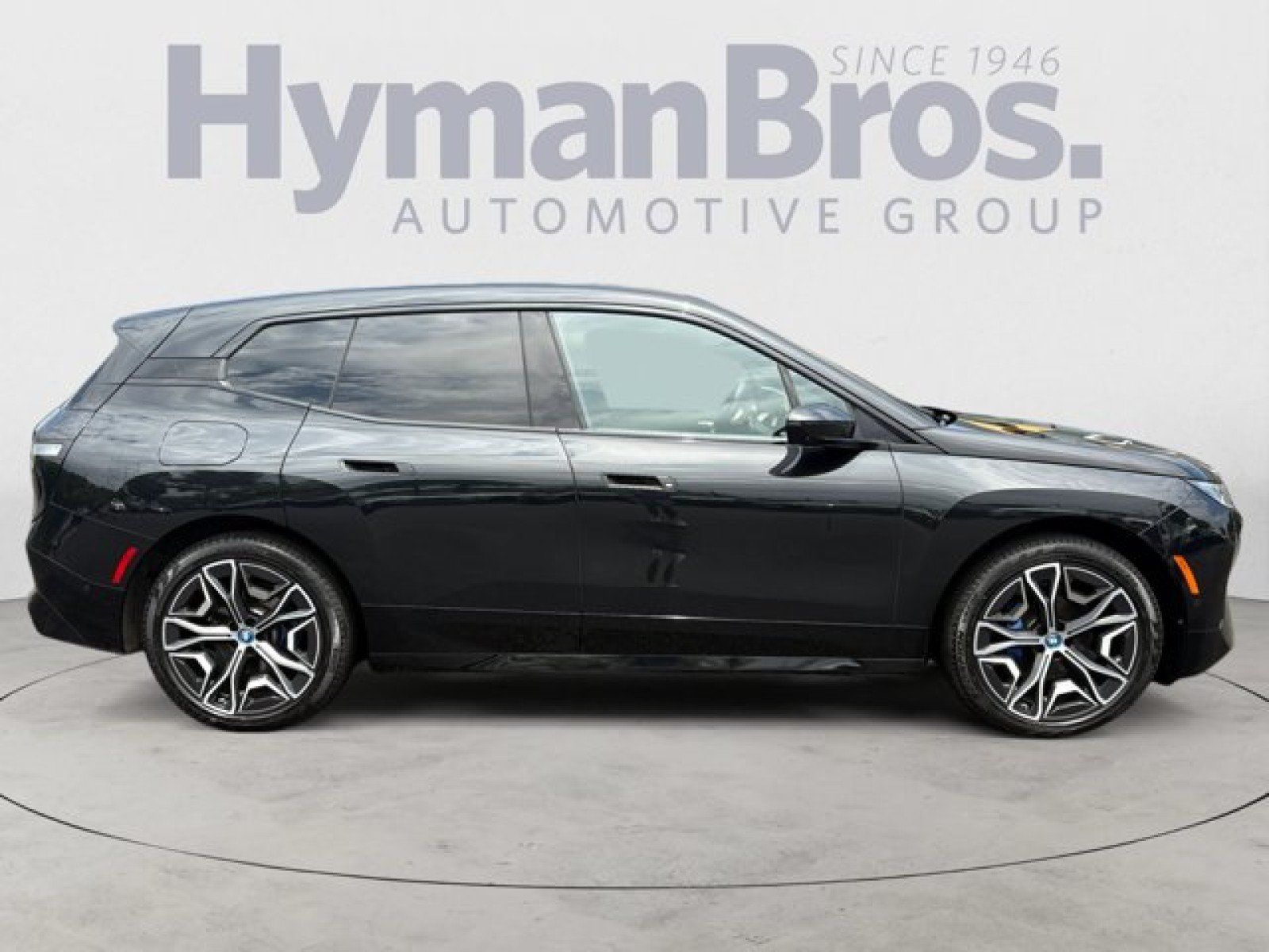 Used 2024 BMW iX xDrive50 w/ Sport Package AWD/4WD image 2