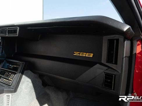 Used 1991 Chevrolet Camaro Z28 RWD image 92