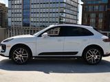 Certified 2025 Porsche Macan image 2