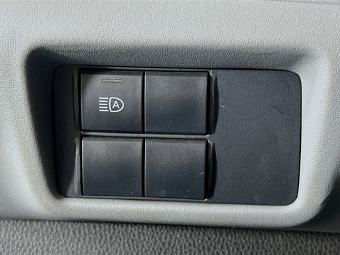 Used 2020 Toyota Highlander L image 16