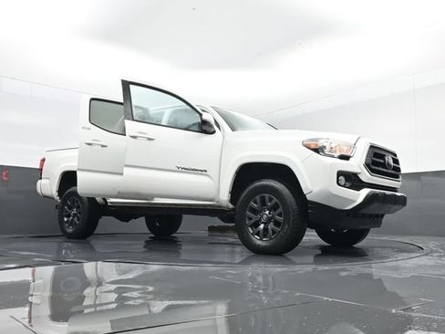 Used 2022 Toyota Tacoma SR5 w/ Technology Package AWD/4WD image 29