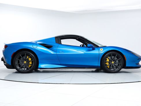 Certified 2022 Ferrari F8 Tributo RWD image 11